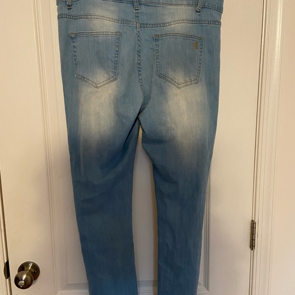 Light Washed Ripped Jeans - Picture 2 of 6